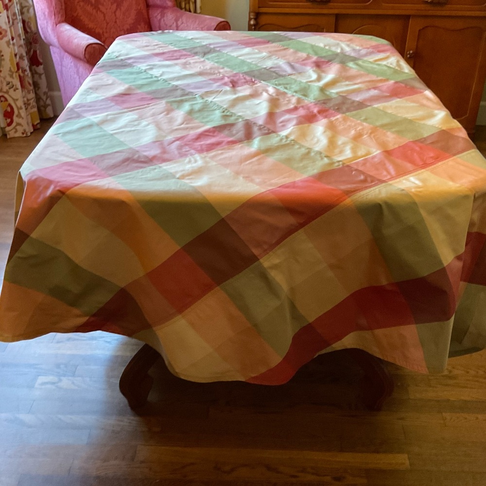 Custom Round Table Cloth  90”